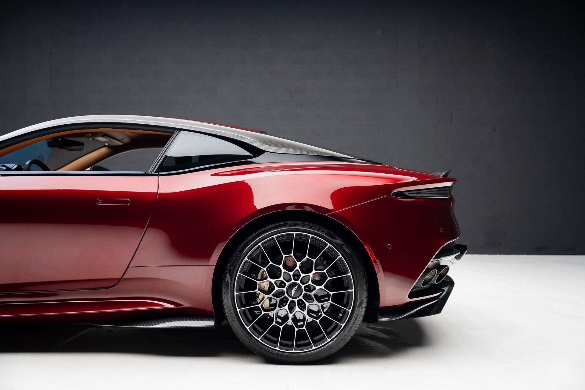 Used 2023 Aston Martin DBS Coupe image 21