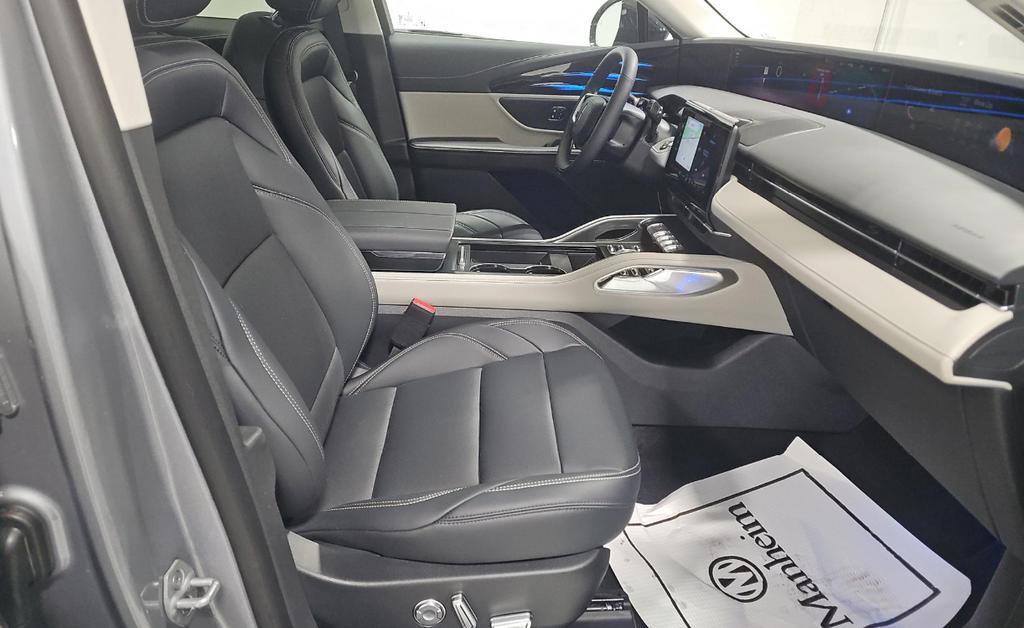 Used 2025 Lincoln Nautilus Premier image 8