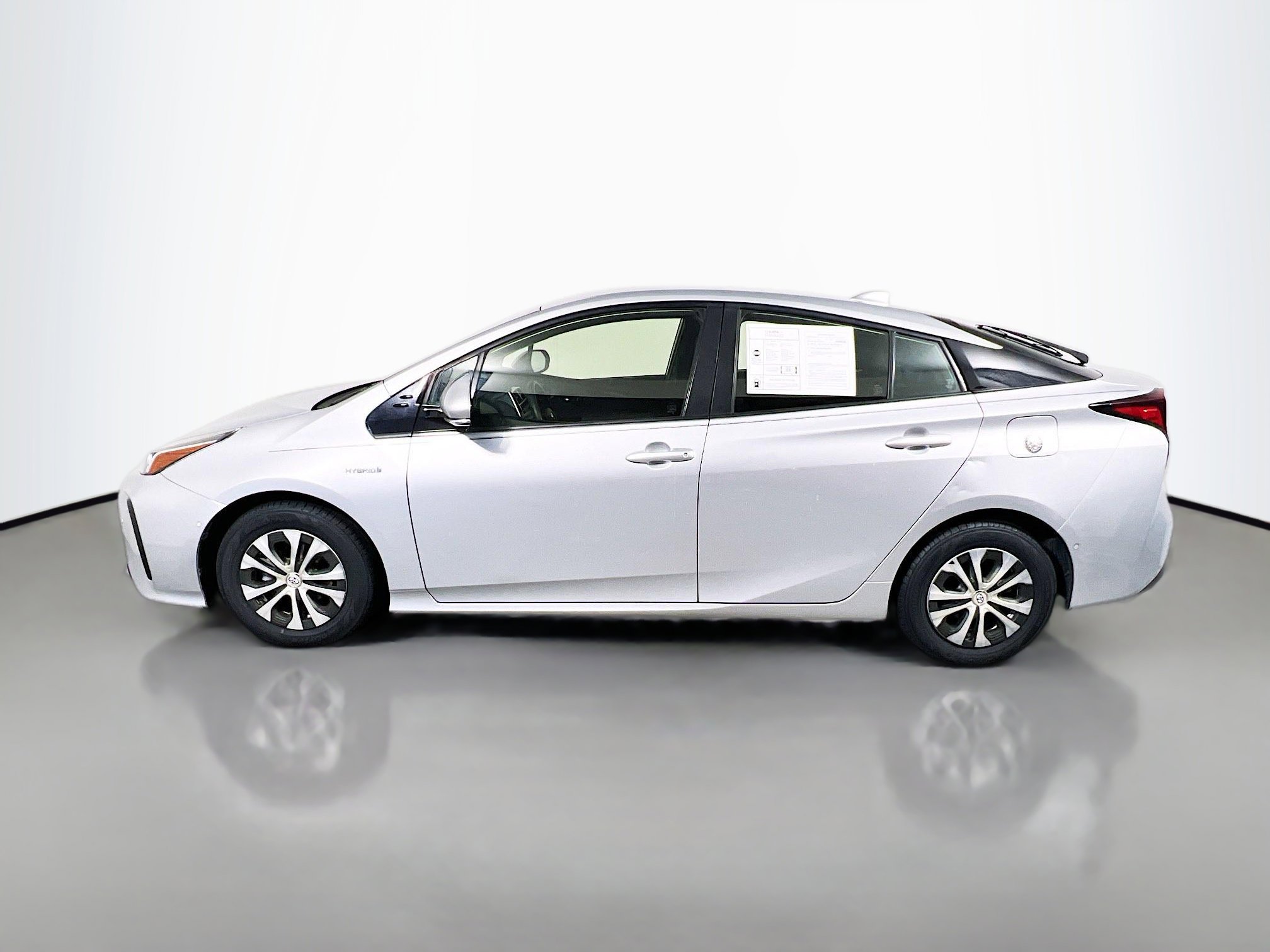 Used 2020 Toyota Prius LE image 9