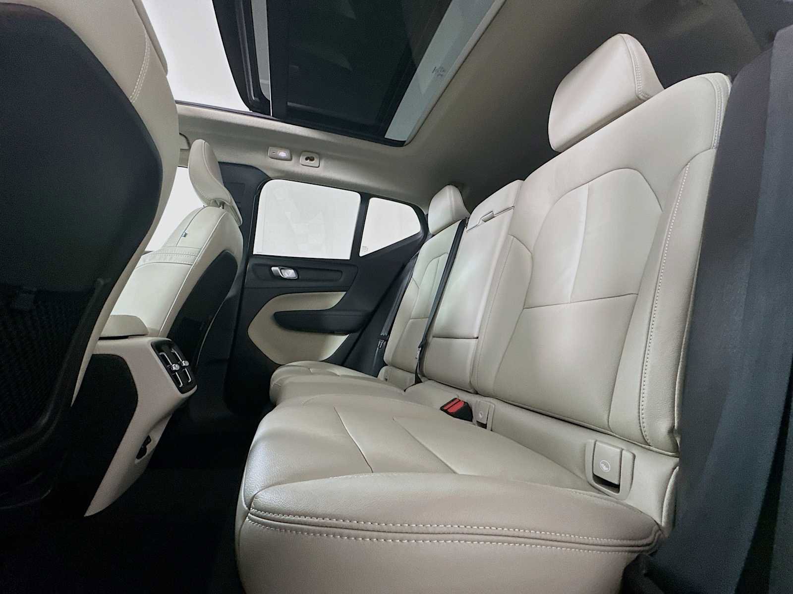 Used 2023 Volvo XC40 B5 Ultimate w/ Protection Package Premier image 23