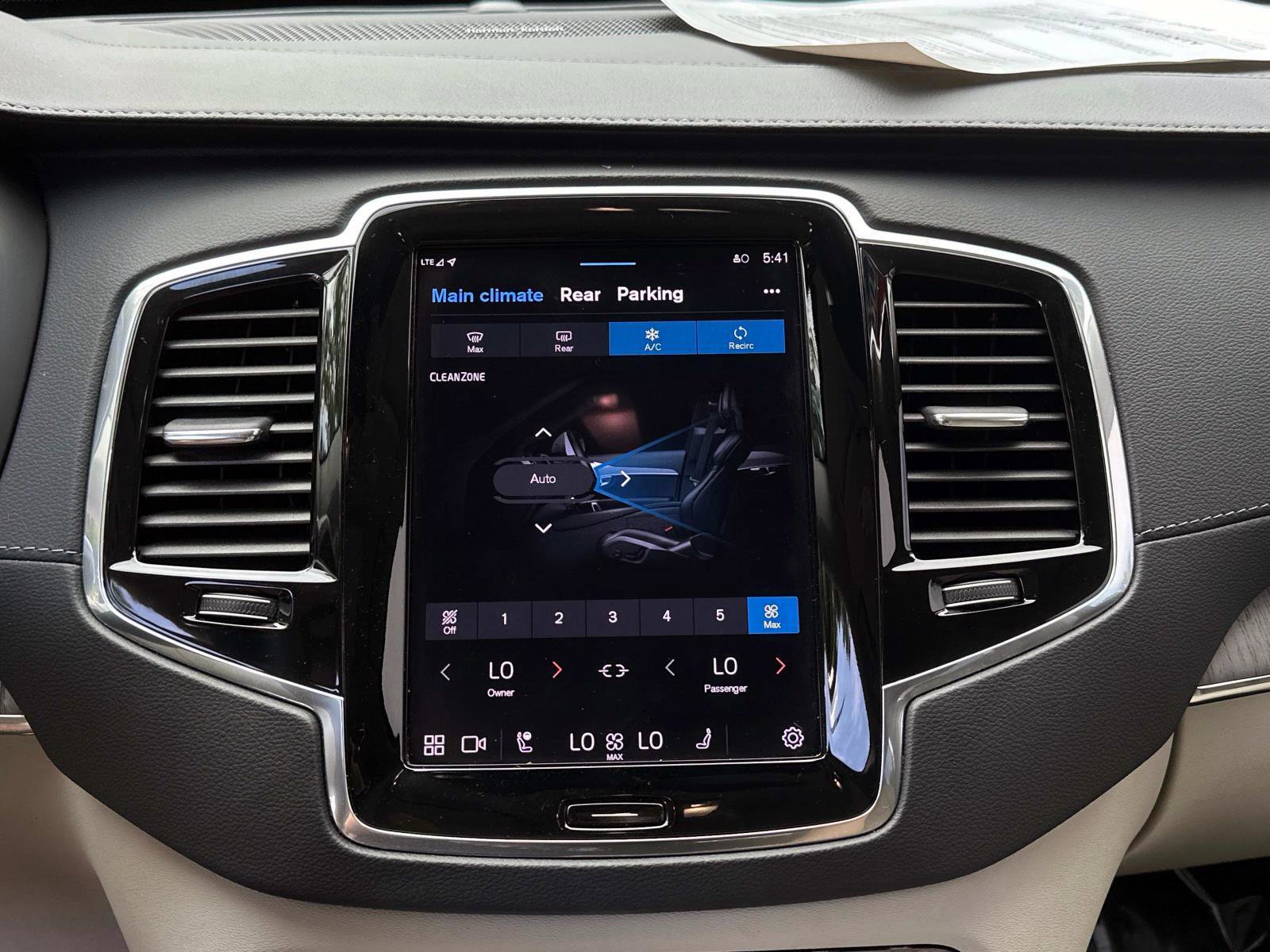 Certified 2023 Volvo XC90 B6 Ultimate w/ Protection Package Premier image 21