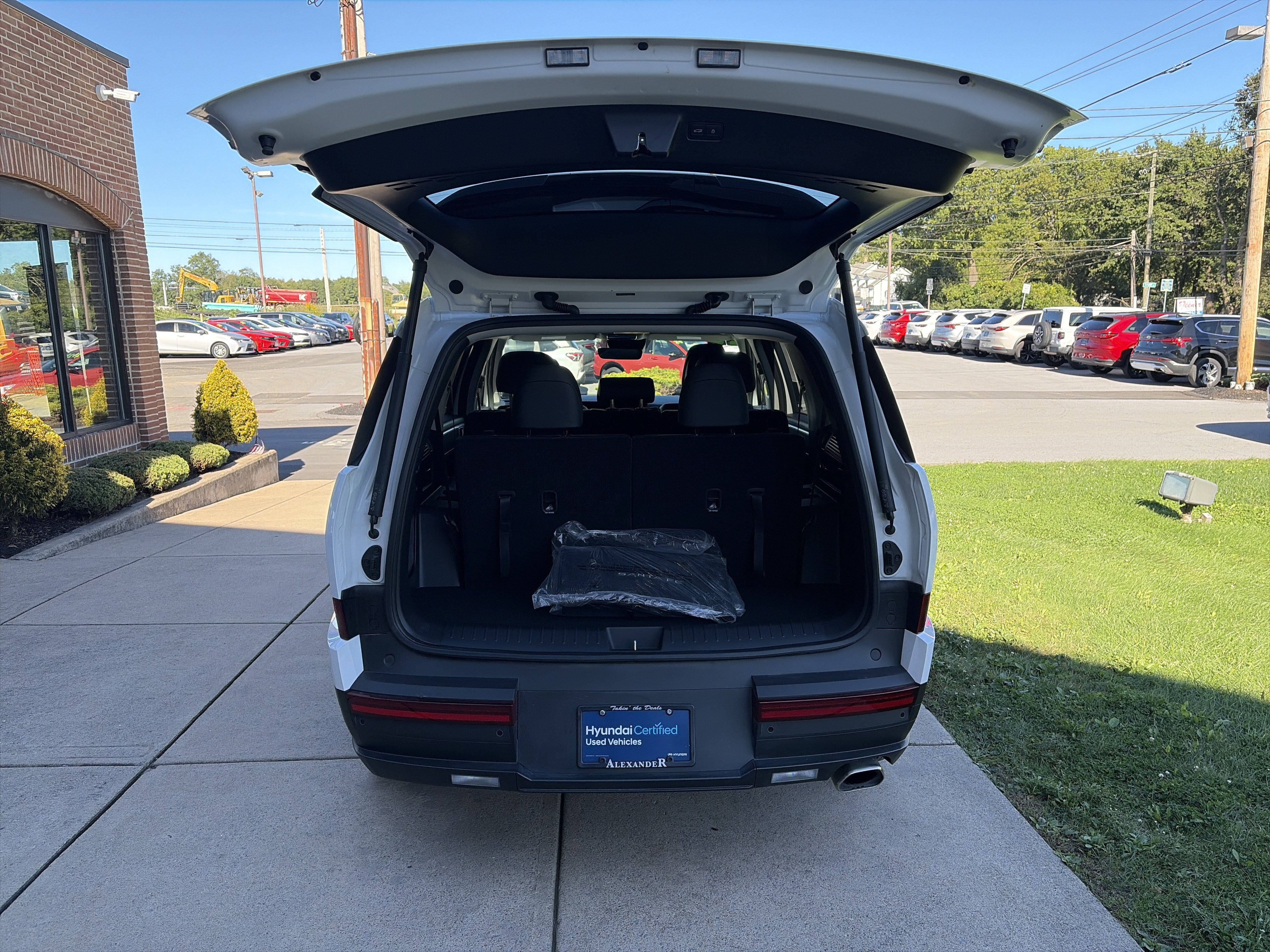 Certified 2025 Hyundai Santa Fe SEL AWD/4WD image 5