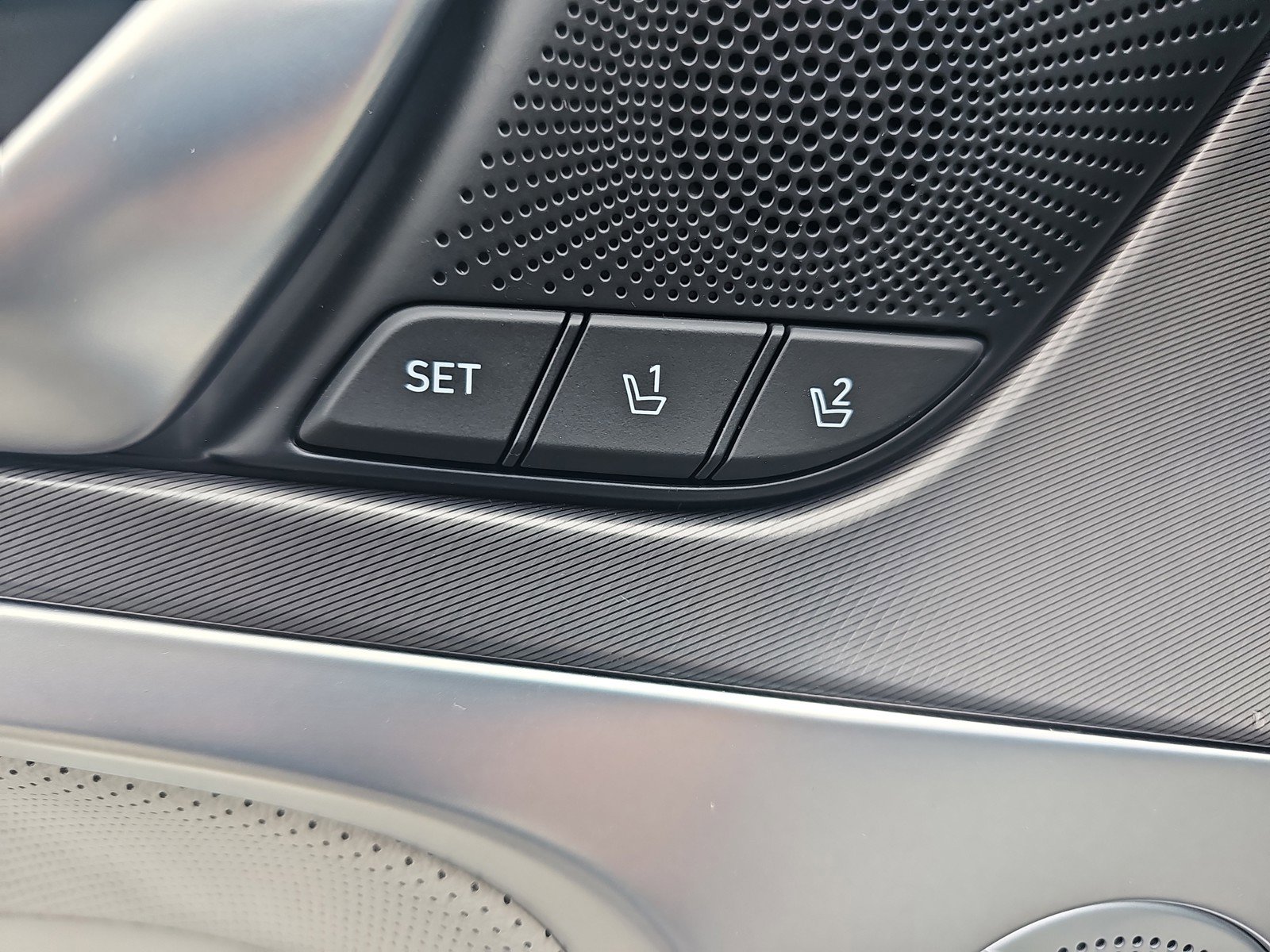 Used 2025 Genesis G70 3.3T Advanced image 12