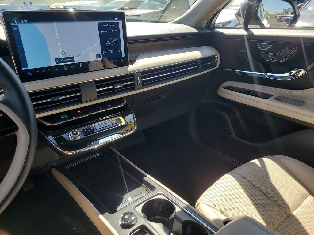 Used 2025 Lincoln Corsair Reserve w/ Jet Appearance Package image 18