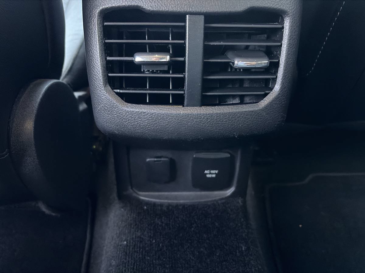 Used 2015 Ford Fusion SE w/ Equipment Group 502A FWD image 16