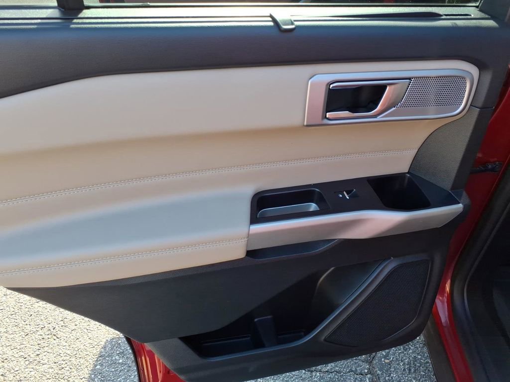 Used 2021 Ford Explorer Limited w/ Equipment Group 301A image 19