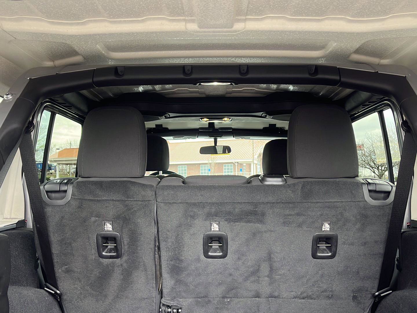 Used 2019 Jeep Wrangler Unlimited Sahara image 40