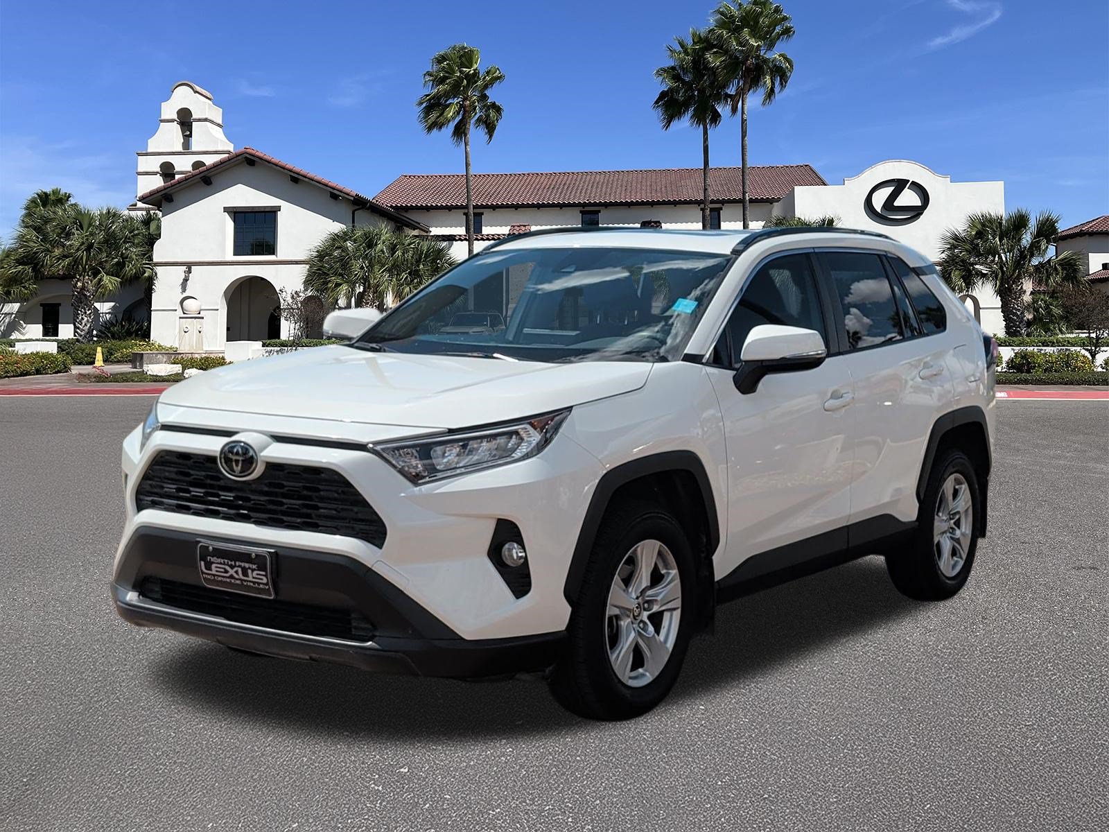 Used 2021 Toyota RAV4 XLE w/ Convenience Package FWD image 5