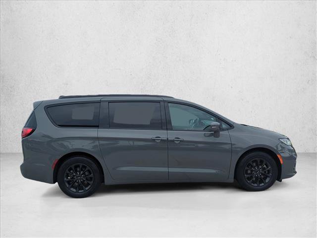 Used 2021 Chrysler Pacifica Touring-L w/ S Appearance Package FWD video 4