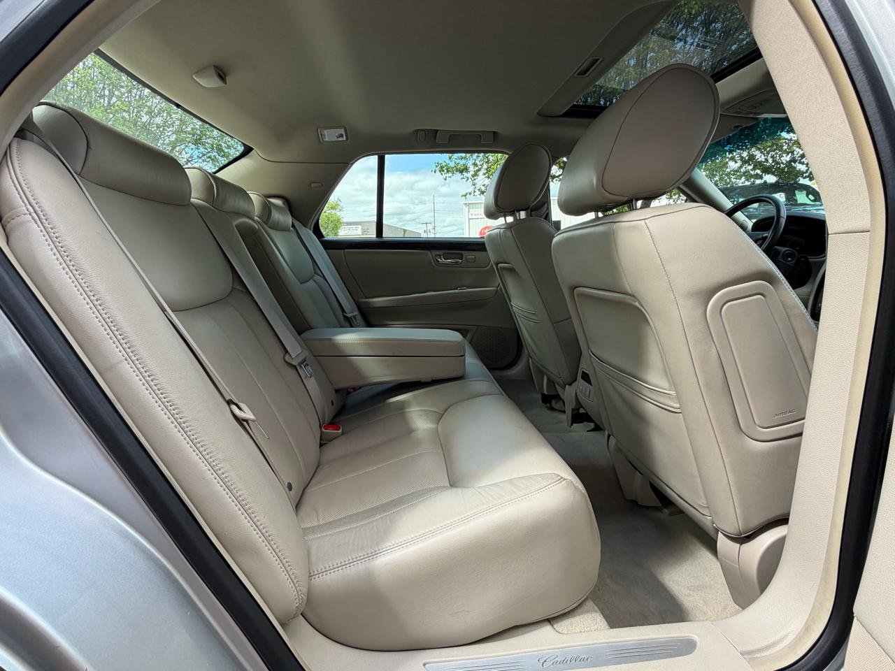 Used 2010 Cadillac DTS Luxury FWD image 28