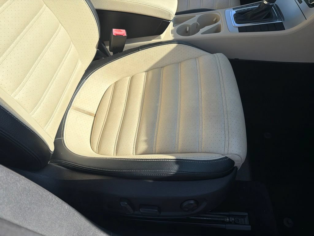 Used 2012 Volkswagen CC Sport FWD image 32