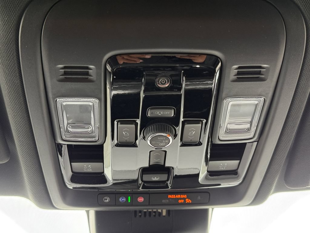 New 2026 Chevrolet Suburban RST w/ RST Capability Package AWD/4WD image 18