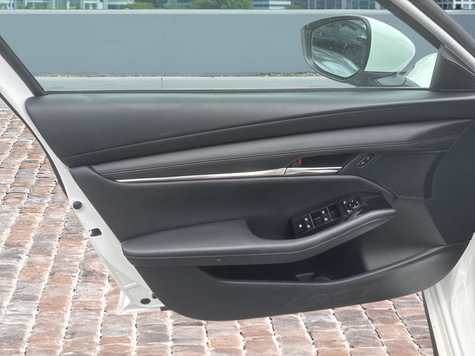 Used 2023 MAZDA MAZDA3 s FWD image 9