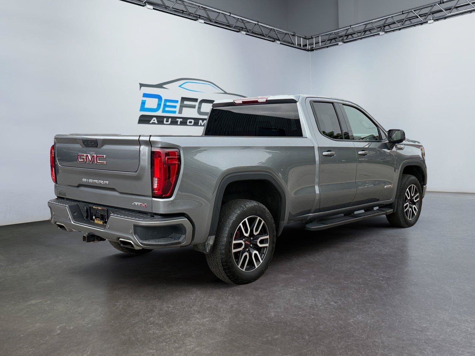 Used 2019 GMC Sierra 1500 AT4 w/ Driver Alert Package I AWD/4WD image 3