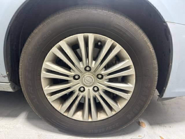 Used 2013 Chrysler Town & Country Touring-L w/ Trailer Tow Group FWD image 4