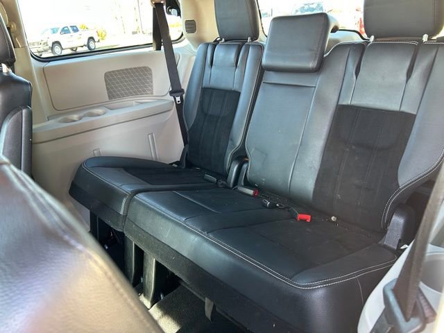 Used 2017 Dodge Grand Caravan SXT image 17