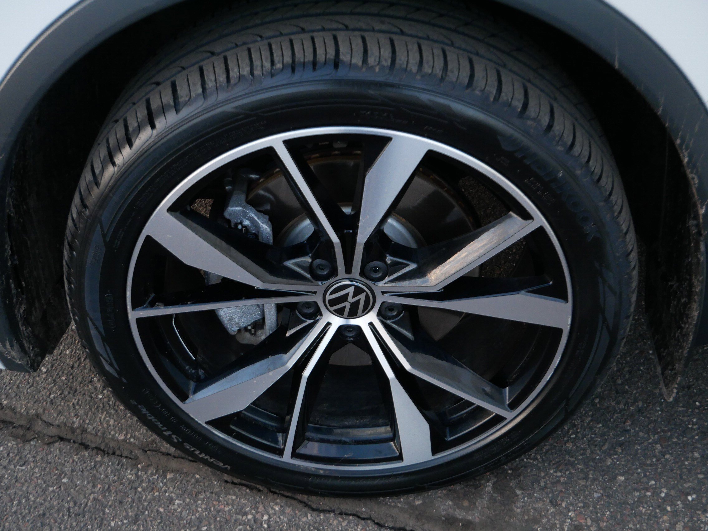 Certified 2022 Volkswagen Tiguan SEL R-Line image 15