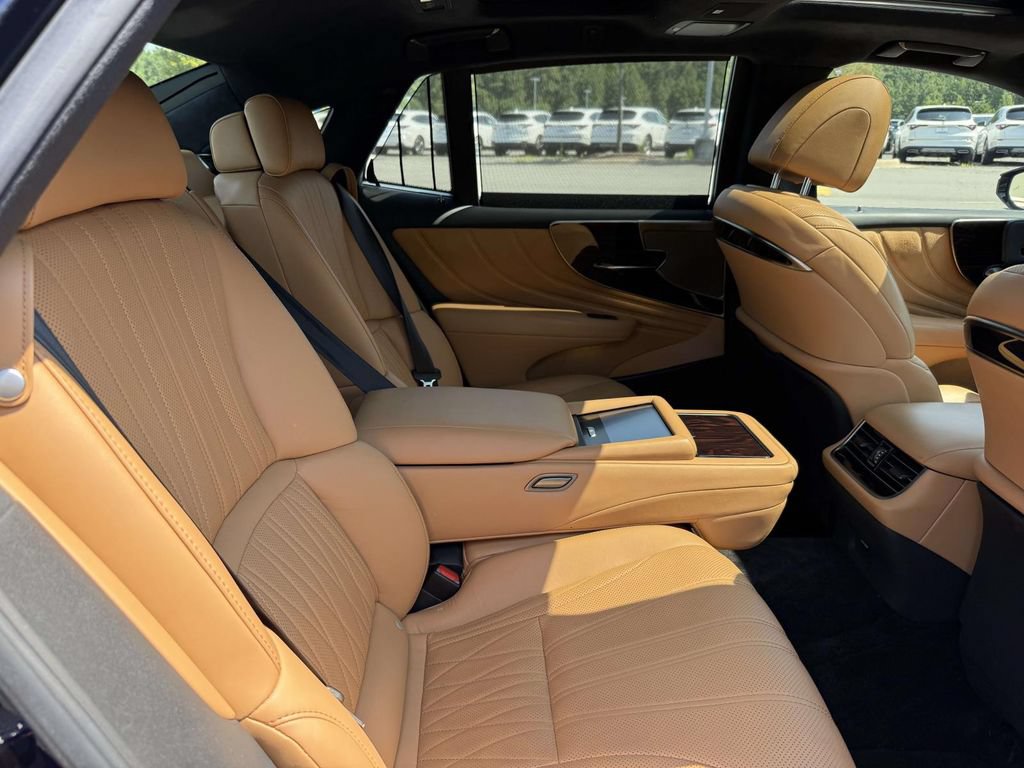 Used 2023 Lexus LS 500 AWD w/ Luxury Package image 16