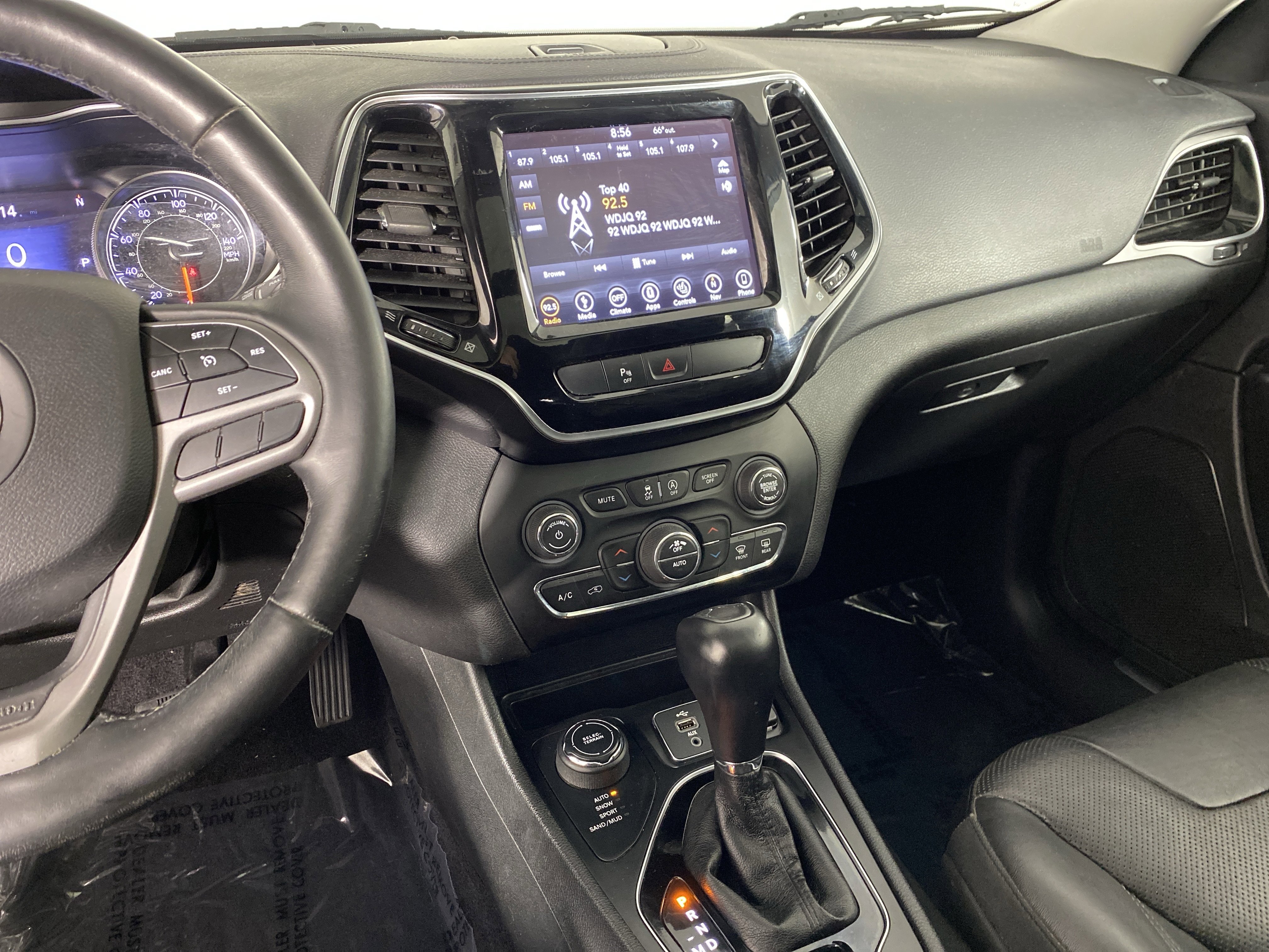 Used 2019 Jeep Cherokee Limited w/ Luxury Group AWD/4WD image 38