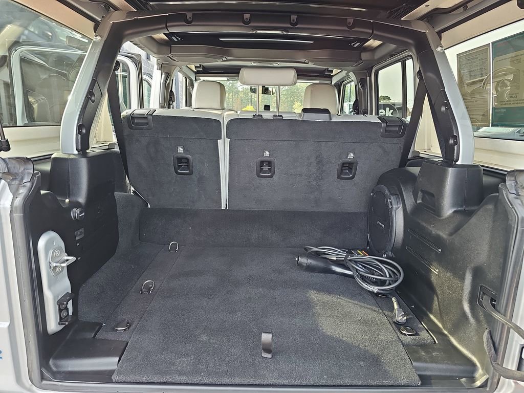 Used 2022 Jeep Wrangler Unlimited Sahara image 16