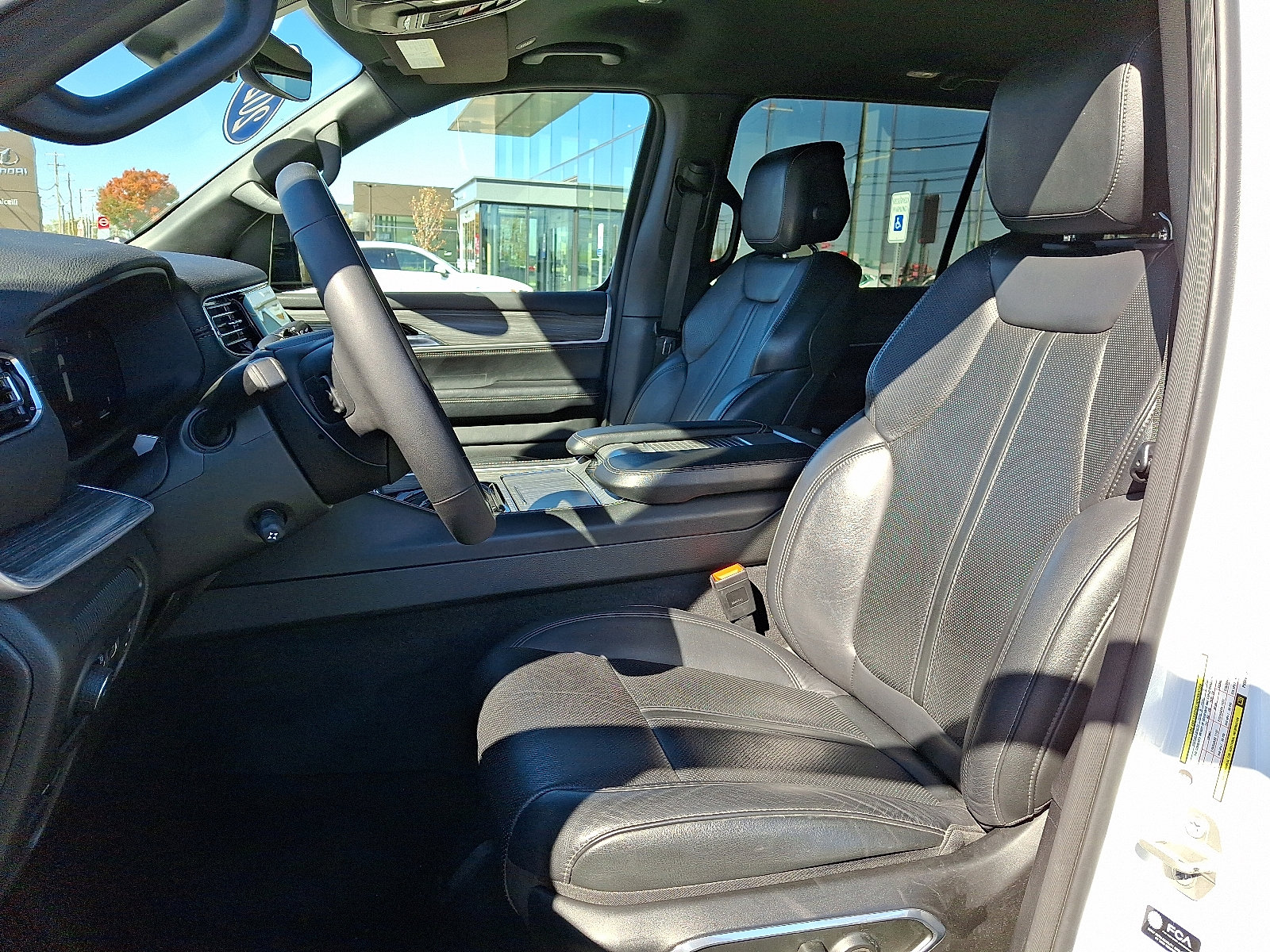 Used 2023 Jeep Wagoneer L Series II image 14