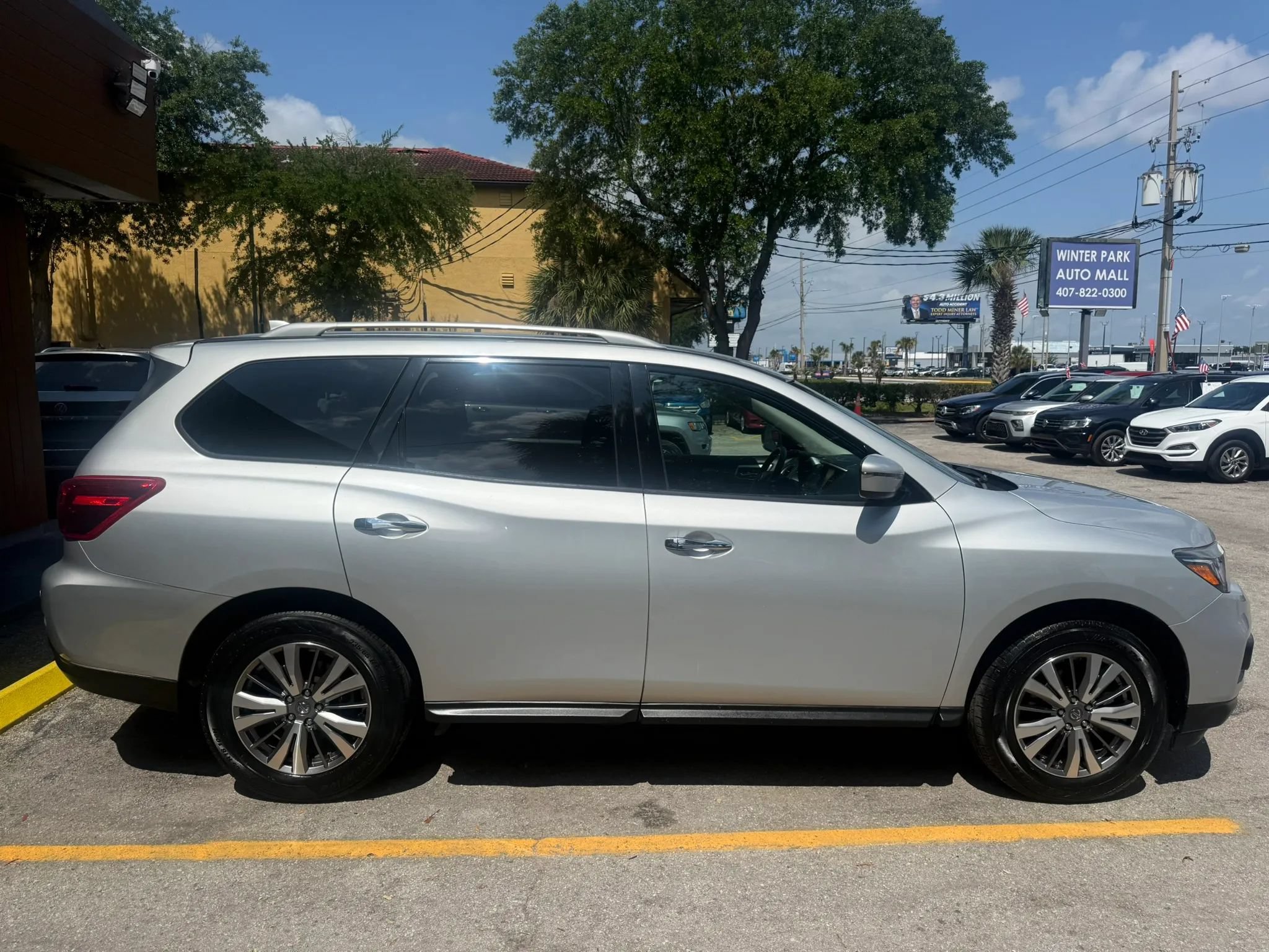 Used 2019 Nissan Pathfinder SV AWD/4WD image 4