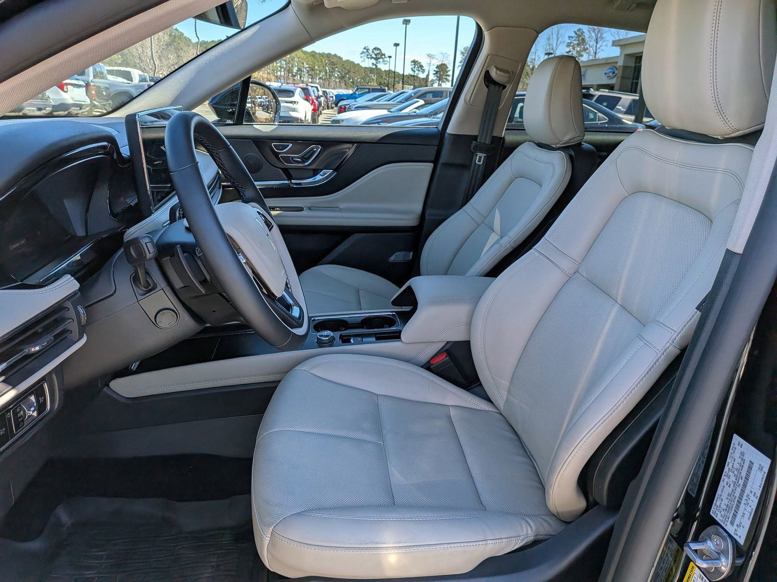 Certified 2025 Lincoln Corsair FWD w/ Equipment Group 101A image 23