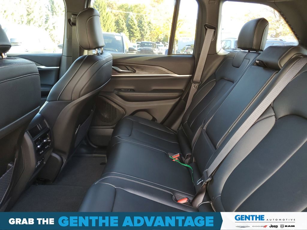 Certified 2024 Jeep Grand Cherokee Limited image 24