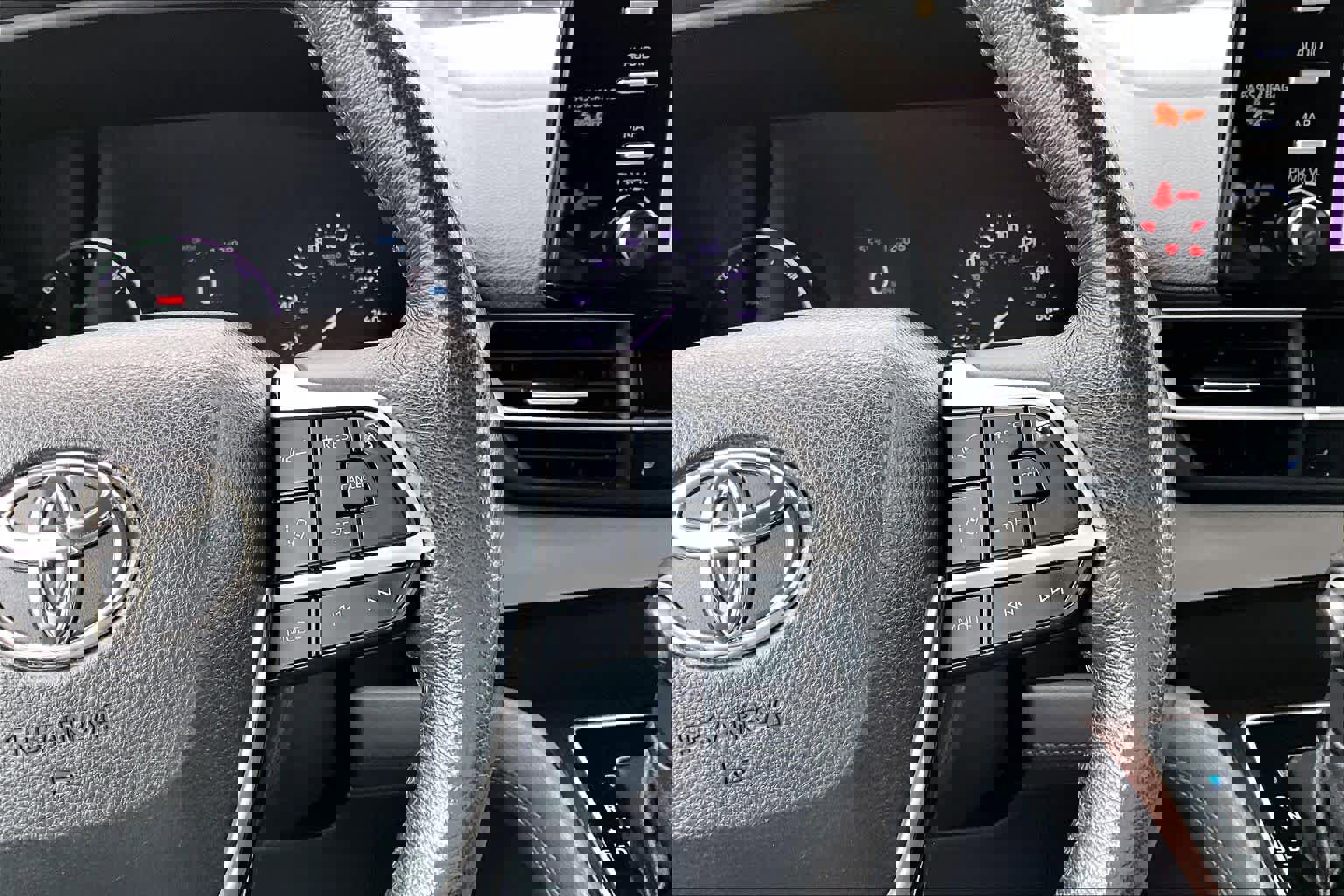 Used 2023 Toyota Sienna XLE image 24