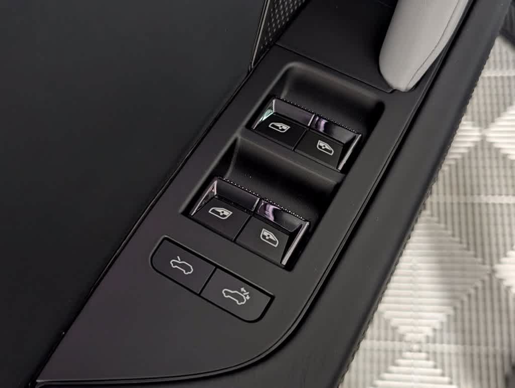New 2026 Porsche Cayenne Turbo Electric AWD/4WD image 27