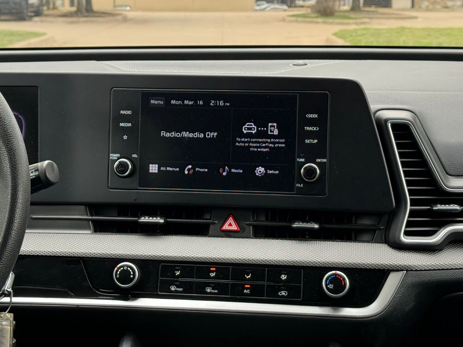 Used 2025 Kia Sportage LX image 17