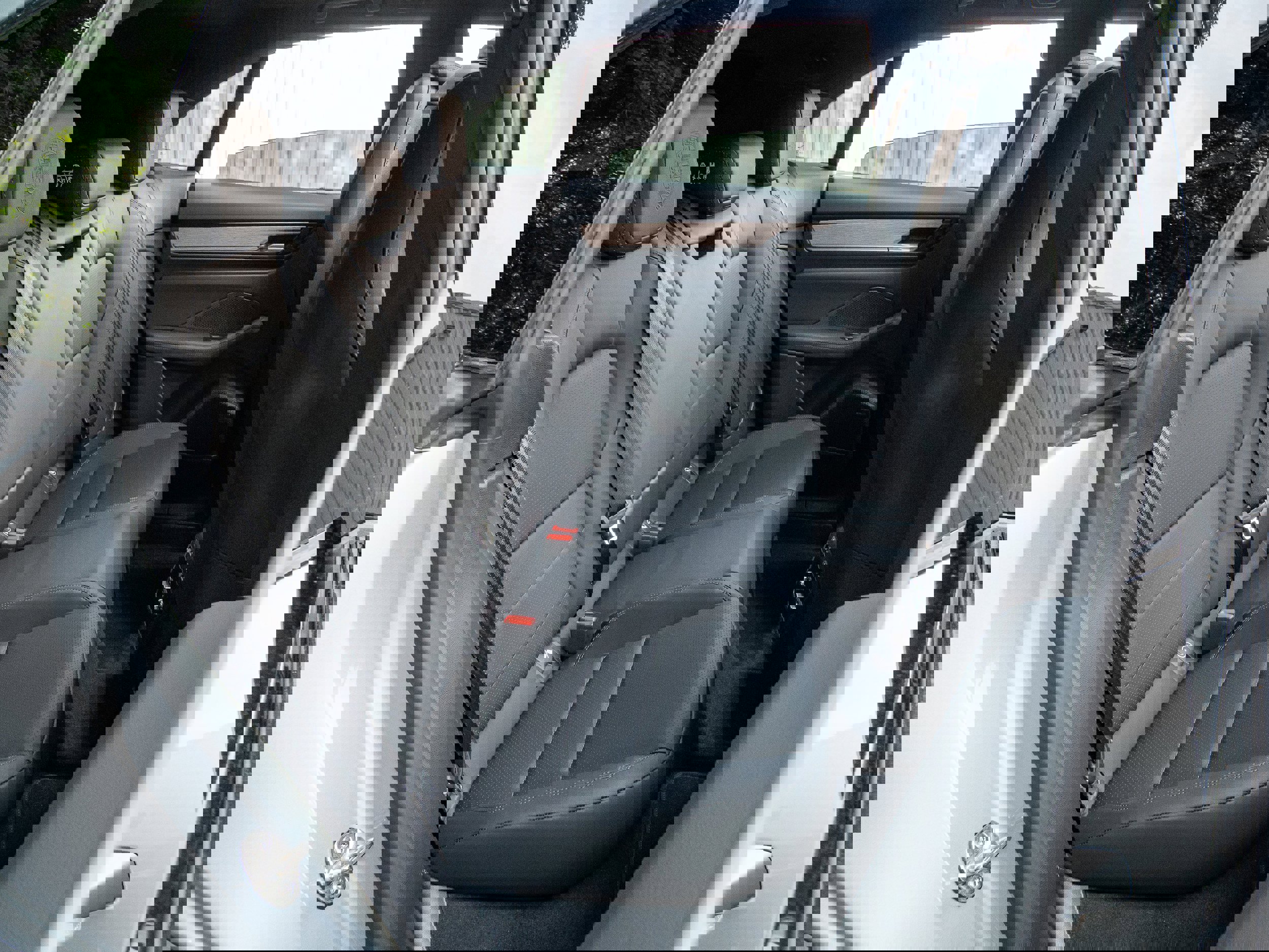 New 2025 Porsche Macan 4S Electric image 33