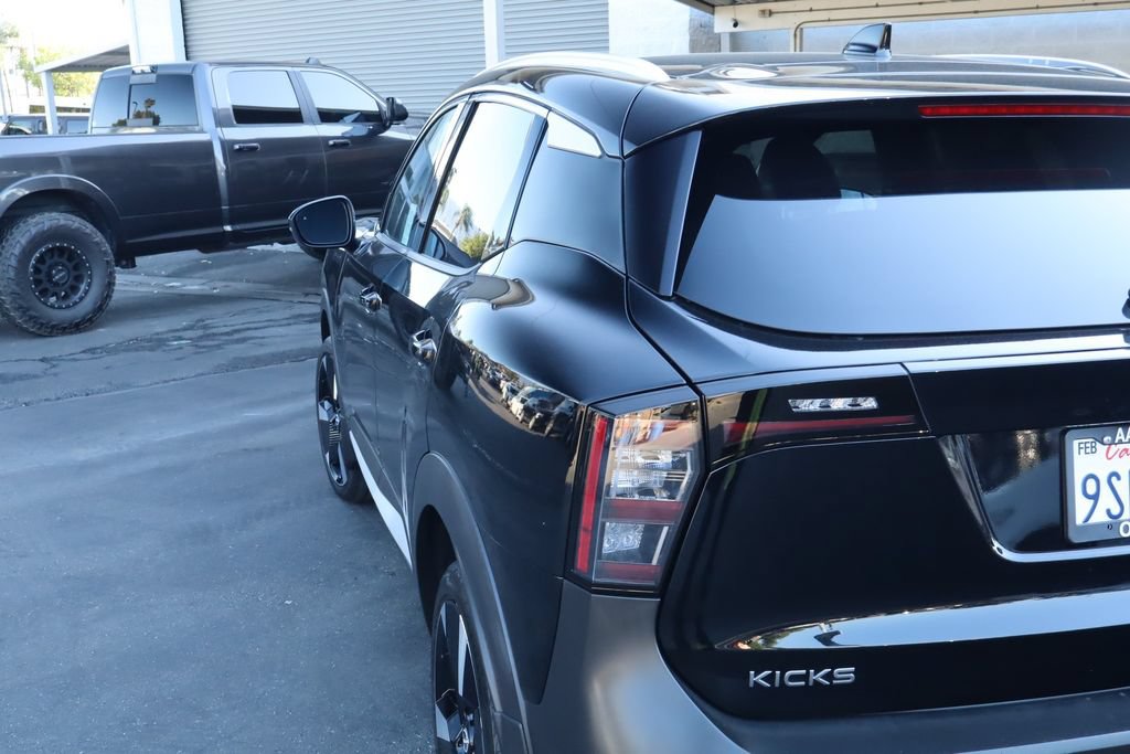 Used 2025 Nissan Kicks SR FWD image 18