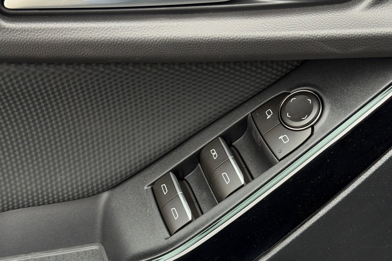 New 2026 Chevrolet Equinox RS w/ Convenience Package III image 11