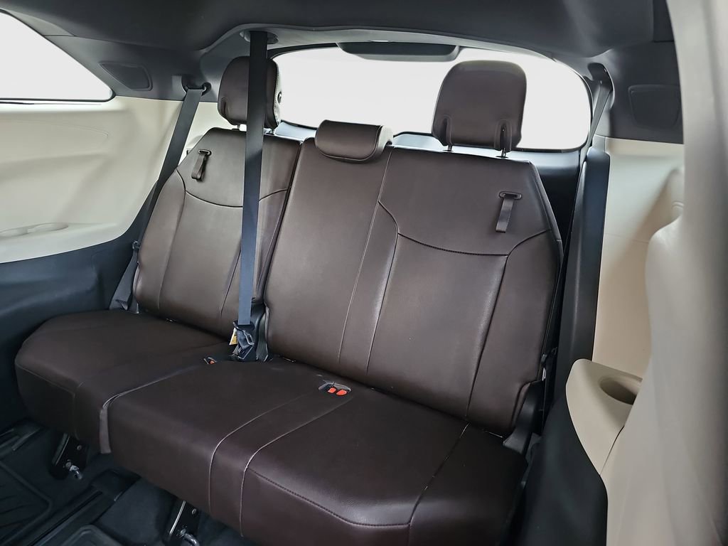 Certified 2022 Toyota Sienna Platinum image 23