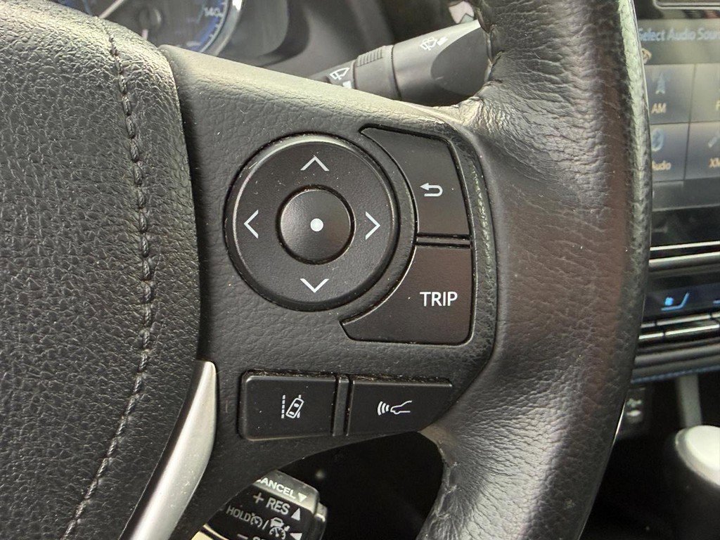 Used 2018 Toyota Corolla XSE image 19