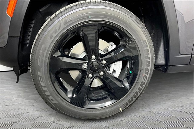 New 2025 Jeep Grand Cherokee Altitude image 13