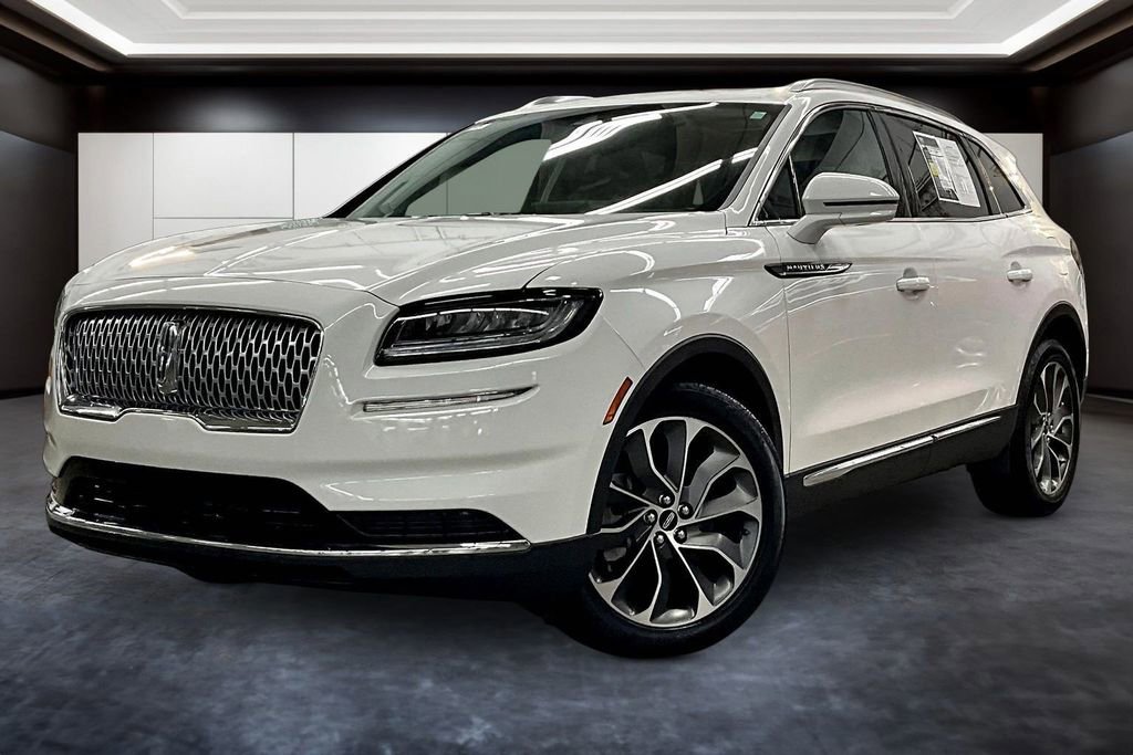 Used 2023 Lincoln Nautilus Reserve w/ Luxury Package AWD/4WD image 3