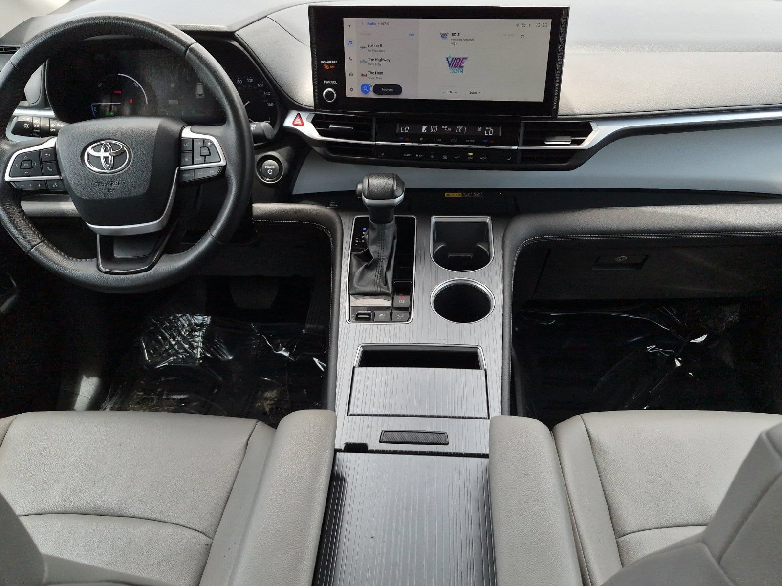 Used 2025 Toyota Sienna XLE FWD image 12