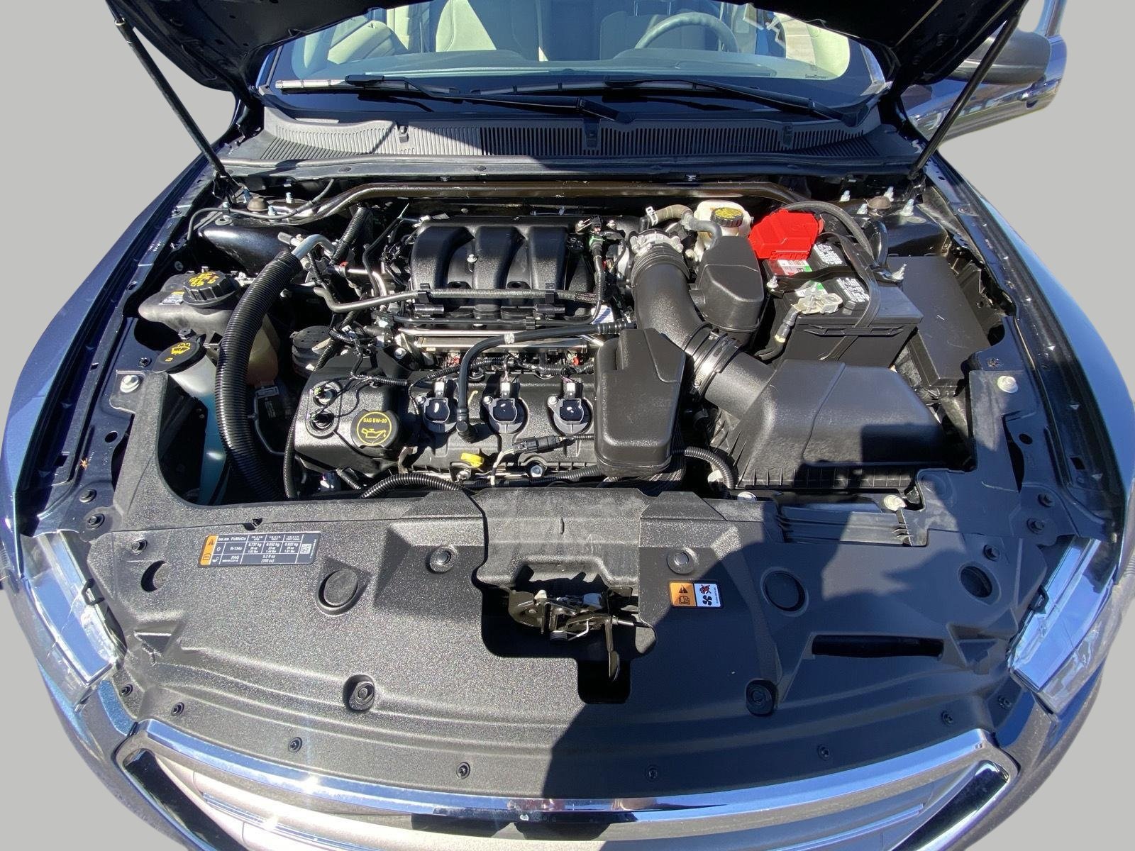 Used 2018 Ford Taurus SE FWD image 16