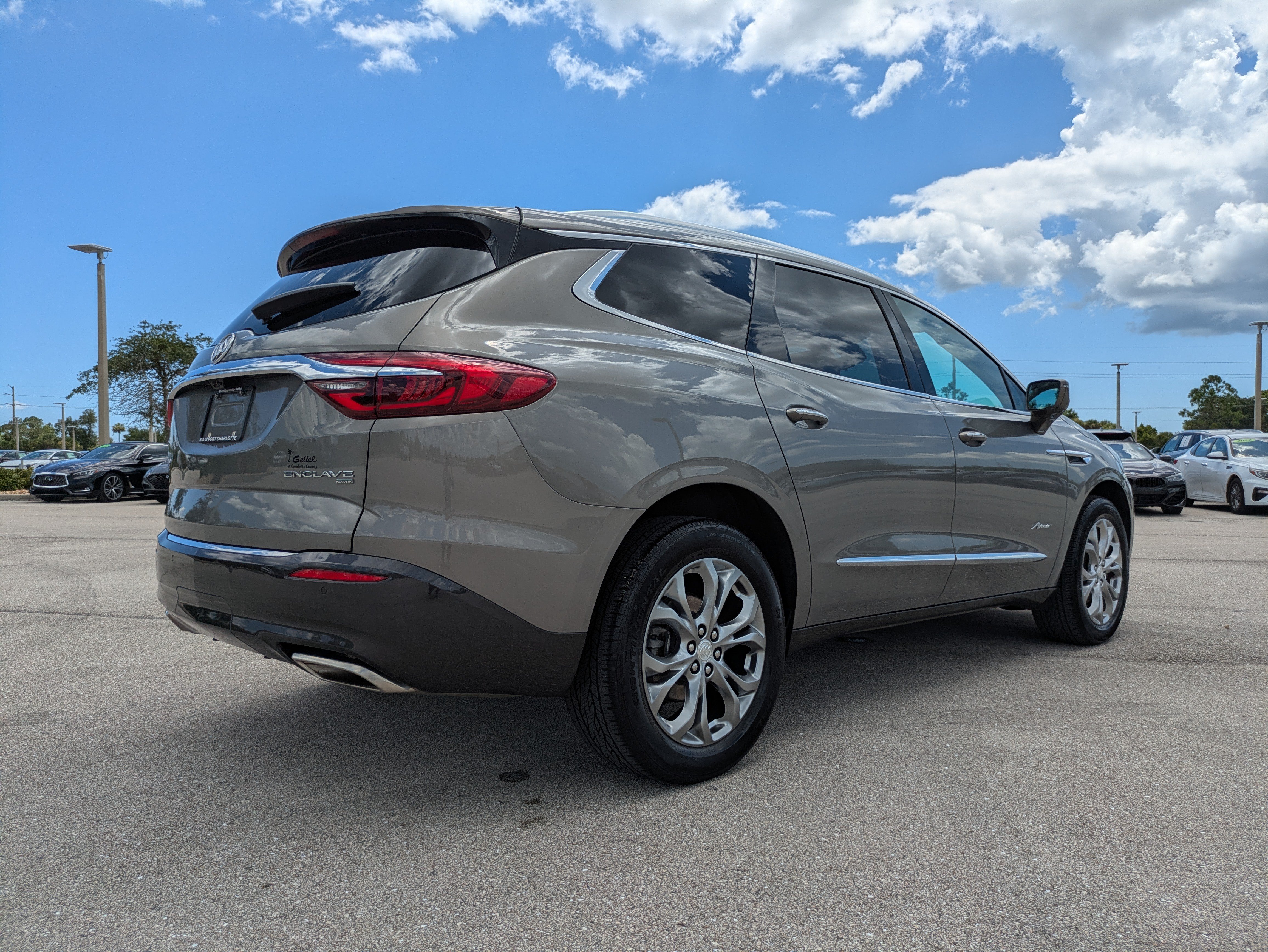Used 2019 Buick Enclave Avenir w/ Avenir Technology Package AWD/4WD image 4