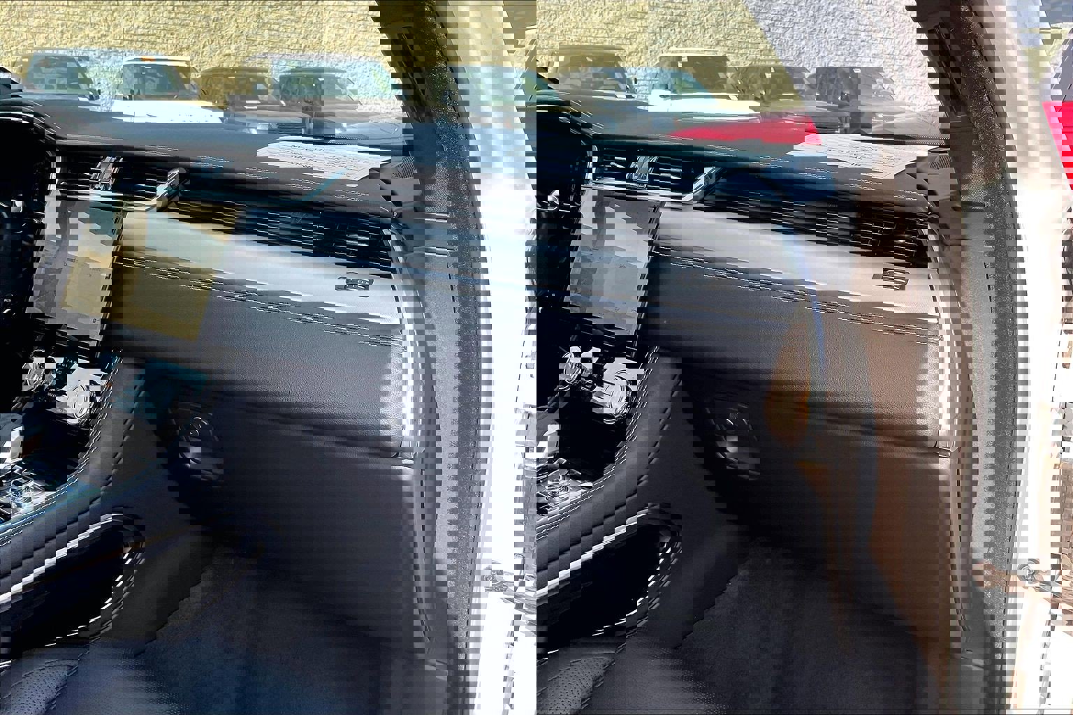 Used 2024 Jaguar F-PACE R-Dynamic S image 17