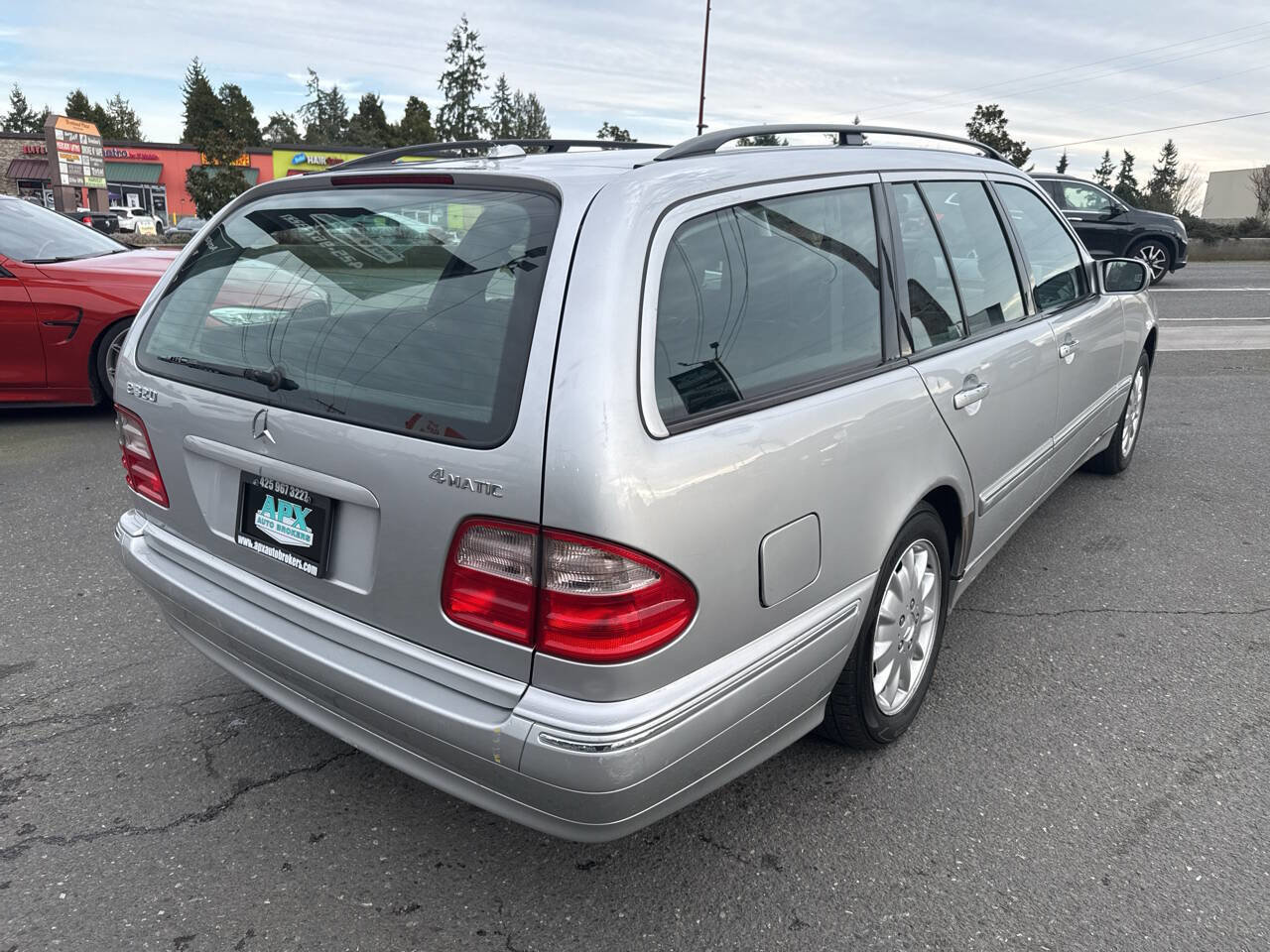 Used 2000 Mercedes-Benz E 320 4MATIC Wagon image 9