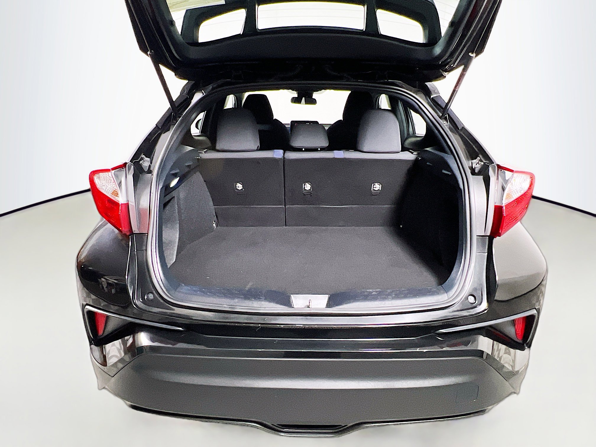Used 2021 Toyota C-HR XLE image 34