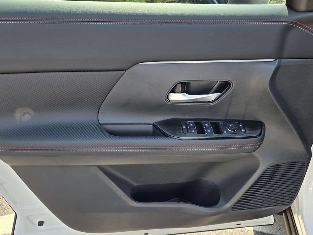 New 2026 Nissan Kicks SR FWD image 16