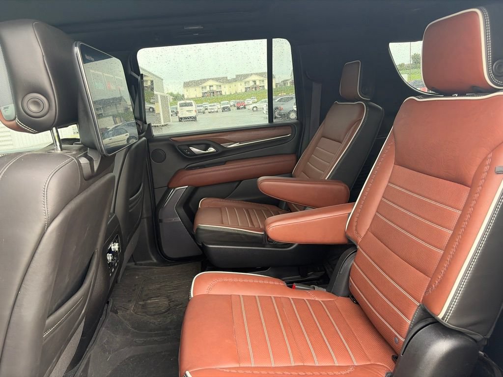 Used 2024 GMC Yukon XL Denali Ultimate w/ LPO, Floor Liner Package AWD/4WD image 15