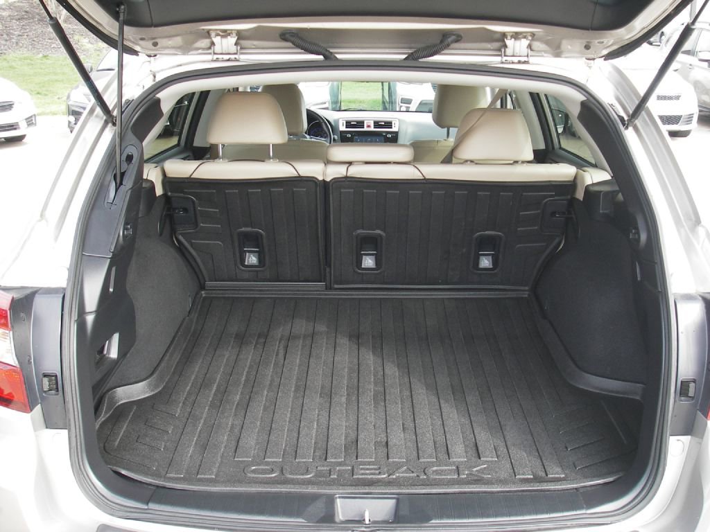 Used 2017 Subaru Outback 2.5i Limited AWD/4WD image 29