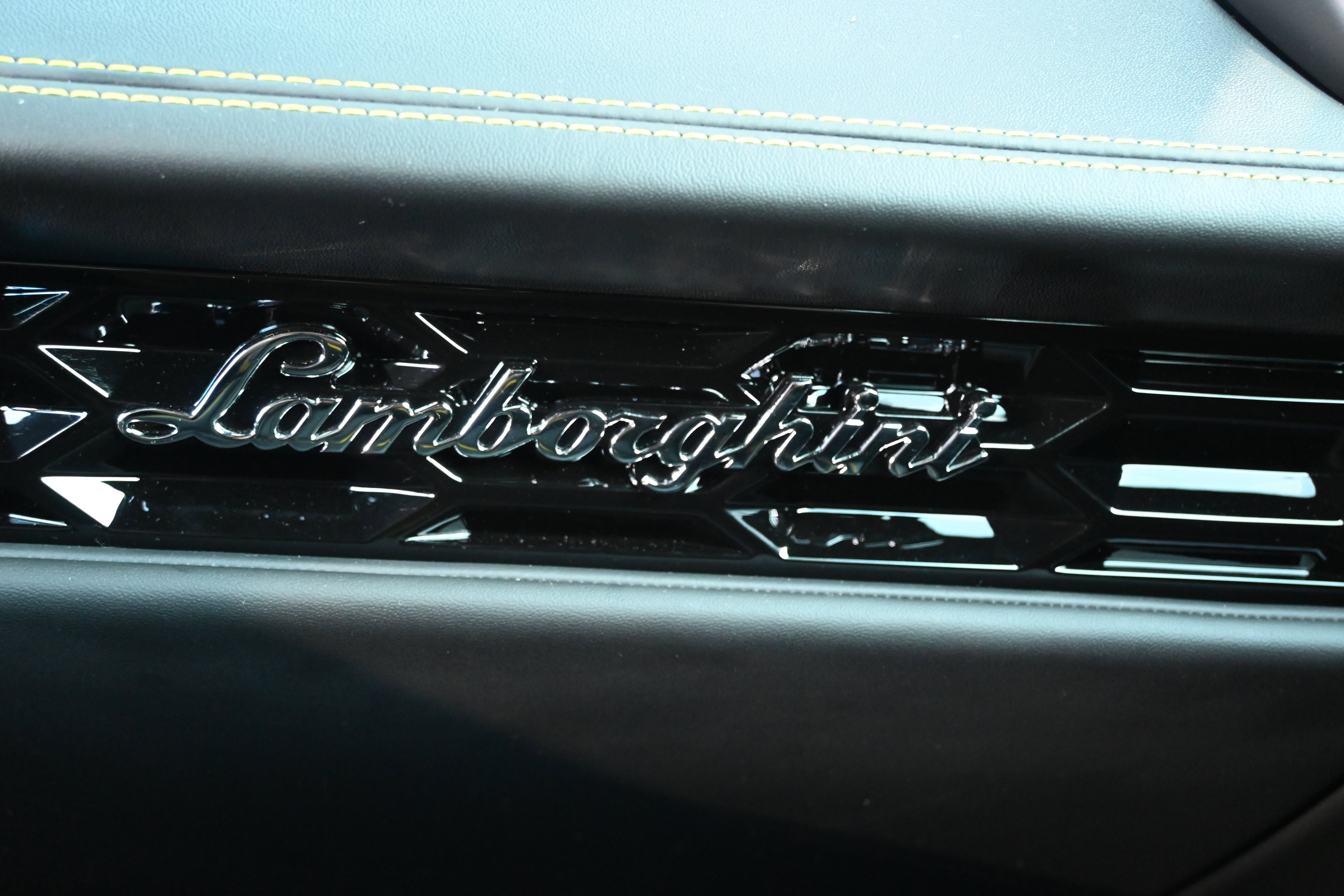Used 2021 Lamborghini Huracan EVO RWD image 67
