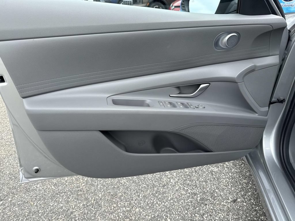 Used 2022 Hyundai Elantra SEL FWD image 21