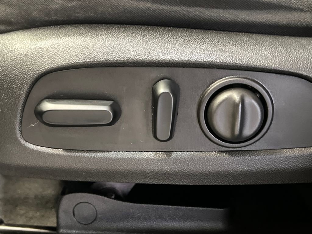 Used 2019 Chevrolet Traverse LT w/ LPO, Floor Liner Package image 33